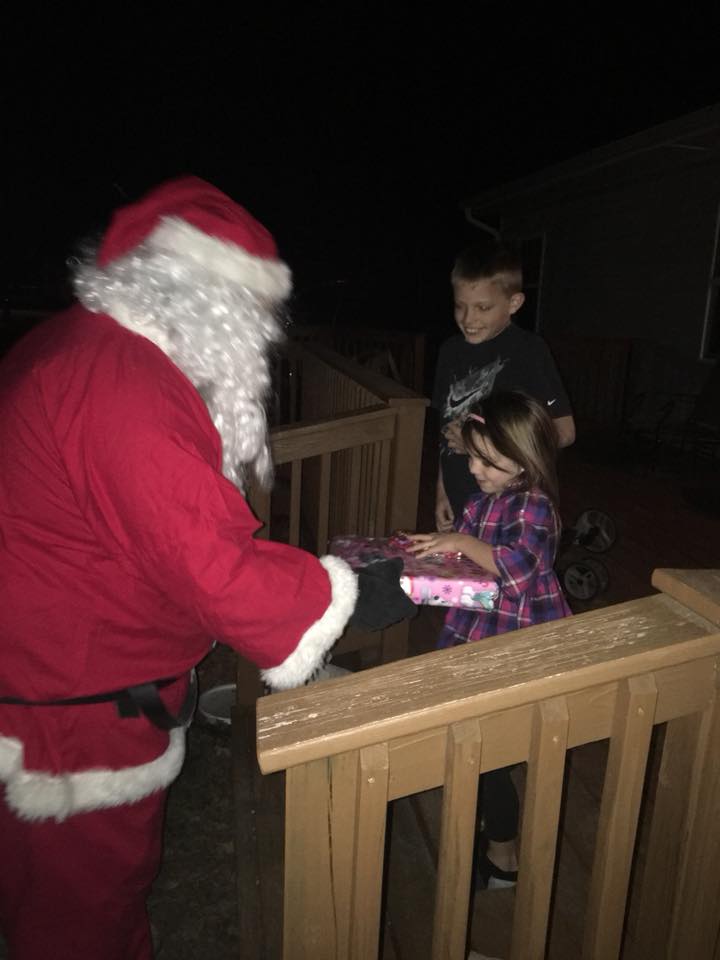 Santa Delivers presents to Elk City Kids