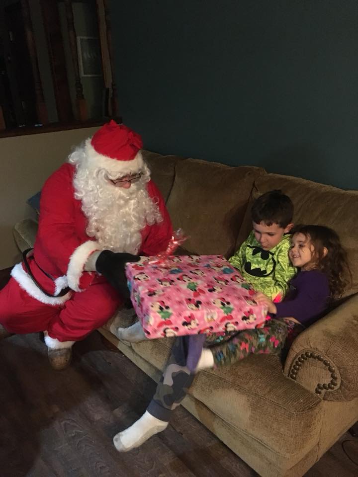 Santa Delivers presents to Elk City Kids